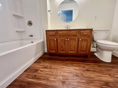 Bath - 993 Lakeshore Rd, Talbott, TN 37877 photo 3 of 3