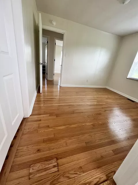 Bedroom - 993 Lakeshore Rd, Talbott, TN 37877 photo 2 of 4