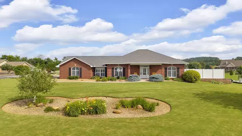 1037 Southwind Cir, Dandridge, TN 37725