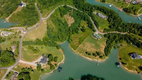 1920 Mountain Lake Dr, Dandridge, TN 37725