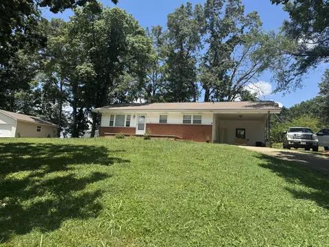 838 Pineridge Rd, Dandridge, TN 37725
