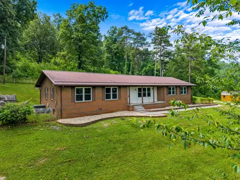 221 Greer Lane Ln, Tazewell, TN 37879