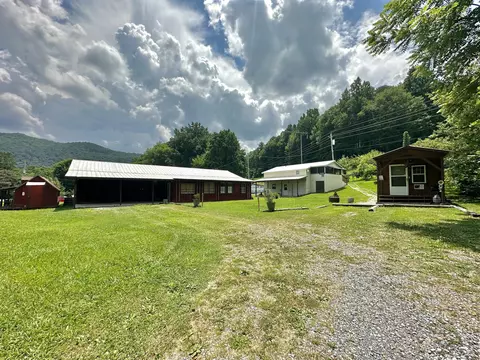 4140 Chavis Rd, Cosby, TN 37722