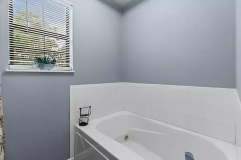 Bath - 104 Settlers Ln, Talbott, TN 37877 photo 2 of 3