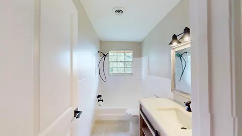 Bath - 514 Phyllis Cir, Talbott, TN 37877 photo 1 of 2