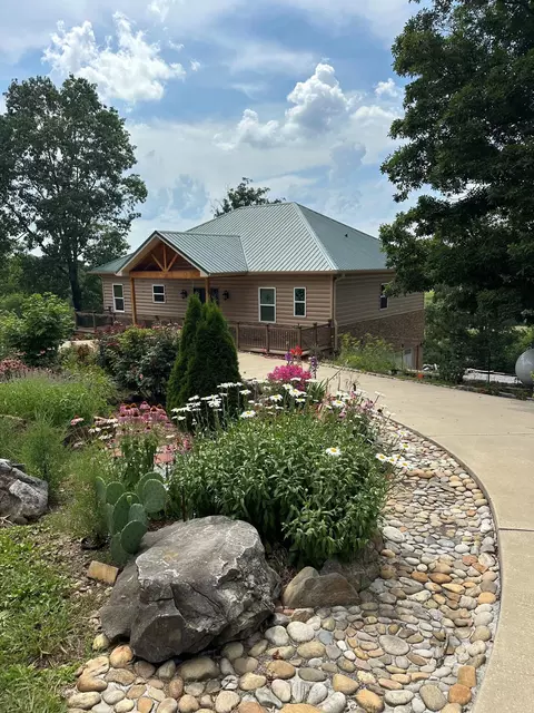 285 Redwood Dr, Dandridge, TN 37725