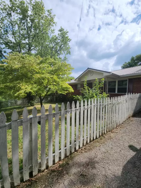 300 Tanasi Dr, Newport, TN 37821