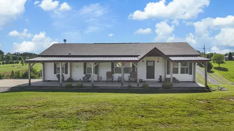 1451 Squire Fox Rd, Dandridge, TN 37725