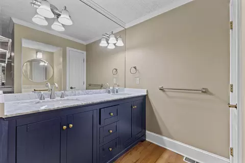 Bath - 7713 Melanie Cir, Talbott, TN 37877 photo 2 of 4