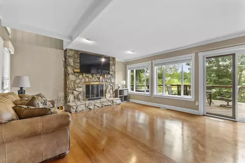 Living - 7713 Melanie Cir, Talbott, TN 37877 photo 2 of 5
