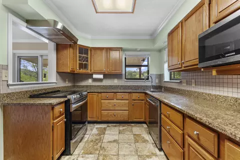 Kitchen - 7713 Melanie Cir, Talbott, TN 37877 photo 2 of 3