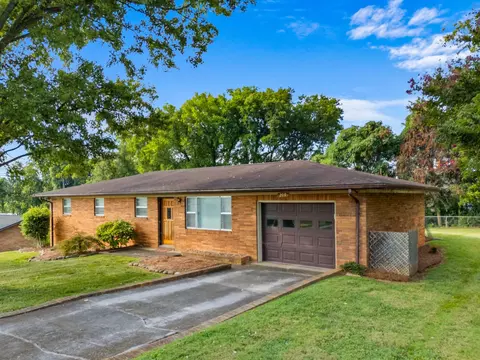 209 Pocahontas St, Newport, TN 37821