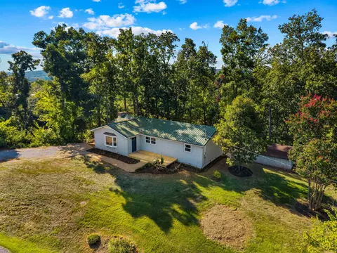 1928 Bouldercrest Dr, Dandridge, TN 37725