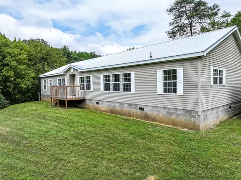 3515 Pleasant Valley Rd, Cosby, TN 37722