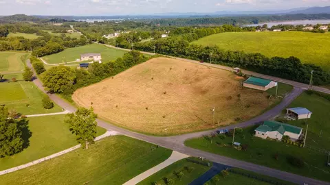 1835 Hammer Rd, Dandridge, TN 37725