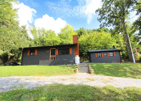 1920 Inskip Ln, Dandridge, TN 37725