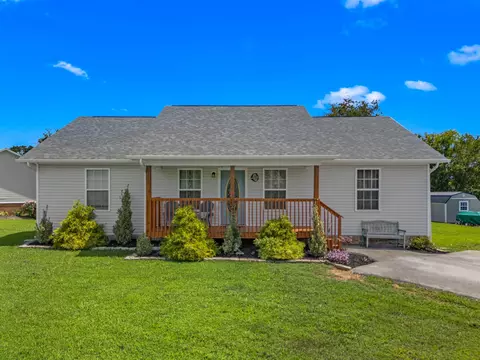 839 Quiet Oaks Way, Dandridge, TN 37725