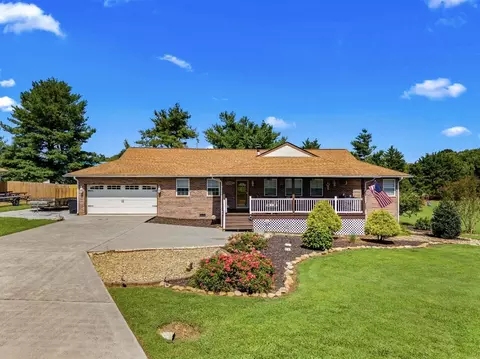1614 Sams Dr, Dandridge, TN 37725