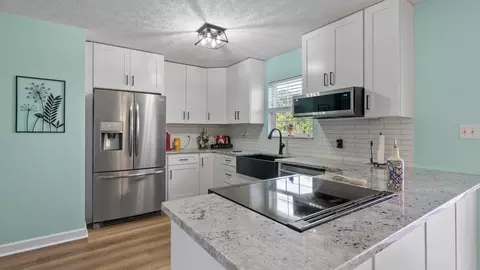 Kitchen - 8020 W Pointe Dr, Talbott, TN 37877 photo 2 of 3