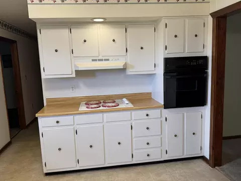 Kitchen - 1065 Talbott-kansas Rd, Talbott, TN 37877 photo 2 of 2