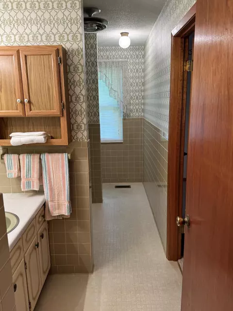 Bath - 1065 Talbott-kansas Rd, Talbott, TN 37877 photo 1 of 8