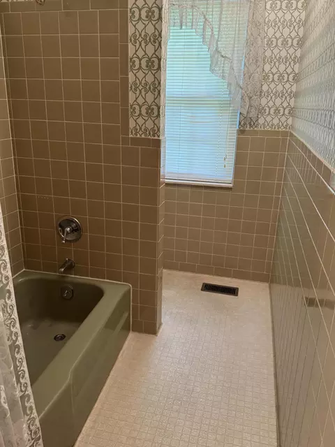 Bath - 1065 Talbott-kansas Rd, Talbott, TN 37877 photo 5 of 8