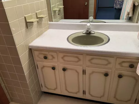 Bath - 1065 Talbott-kansas Rd, Talbott, TN 37877 photo 2 of 8