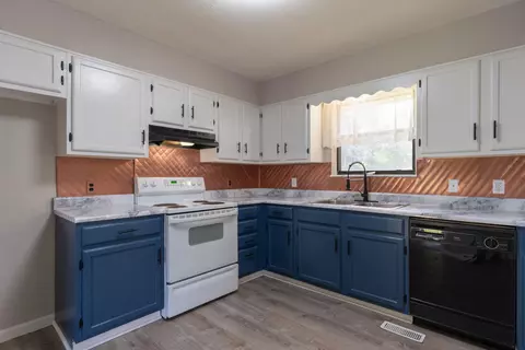 Kitchen - 6925 Westgate Cir, Talbott, TN 37877 photo 4 of 4