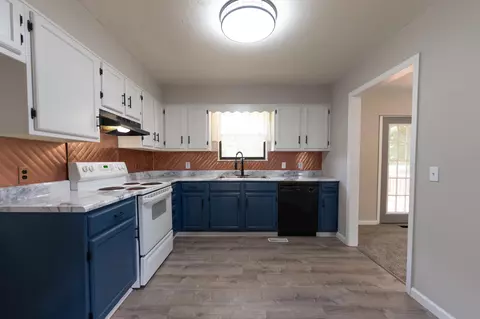 Kitchen - 6925 Westgate Cir, Talbott, TN 37877 photo 2 of 4