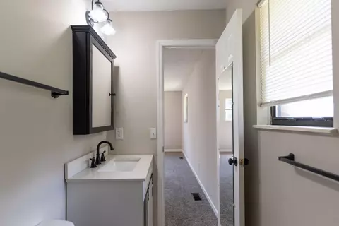 Bath - 6925 Westgate Cir, Talbott, TN 37877 photo 4 of 5