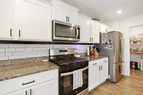 Kitchen - 1067 Evan Ct, Talbott, TN 37877 photo 2 of 6