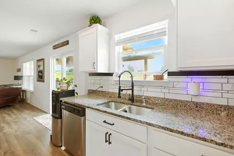 Kitchen - 1067 Evan Ct, Talbott, TN 37877 photo 4 of 6