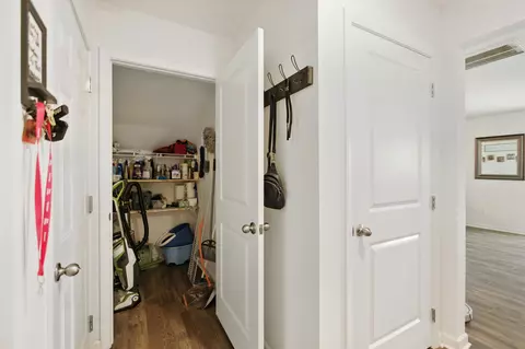 Entry Way - 1067 Evan Ct, Talbott, TN 37877 photo 4 of 10