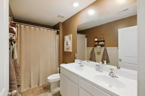 Bath - 1067 Evan Ct, Talbott, TN 37877 photo 2 of 5