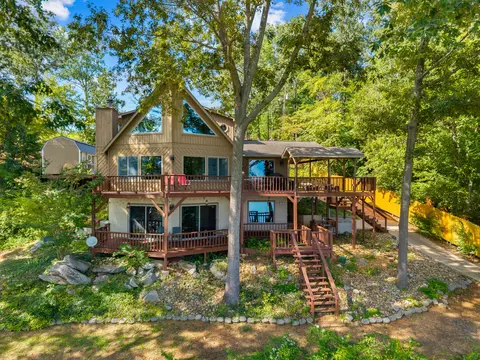 833 Plainview Dr, Dandridge, TN 37725