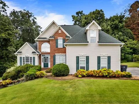 1121 Hickory View Dr, Morristown, TN 37814