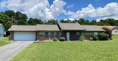 625 Ross Dr, Dandridge, TN 37725