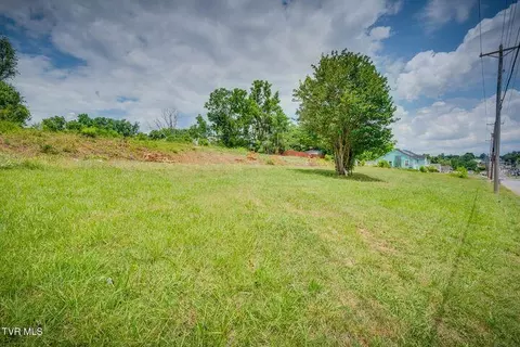 423 E Bernard Ave, Greeneville, TN 37745 photo 2