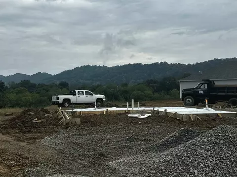 6215 Sycamore Stream Rd, Dandridge, TN 37725