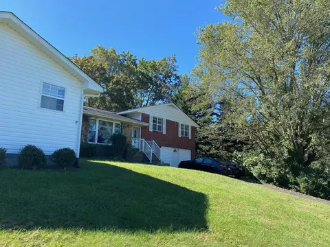 1011 Honeysuckle Dr, Newport, TN 37821
