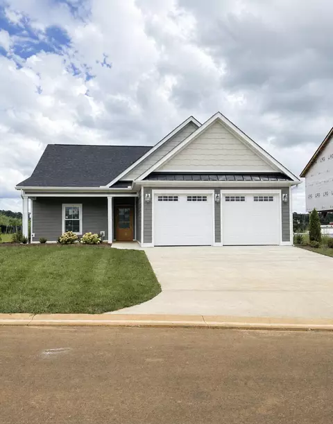 2444 Sandstone Dr, Morristown, TN 37814