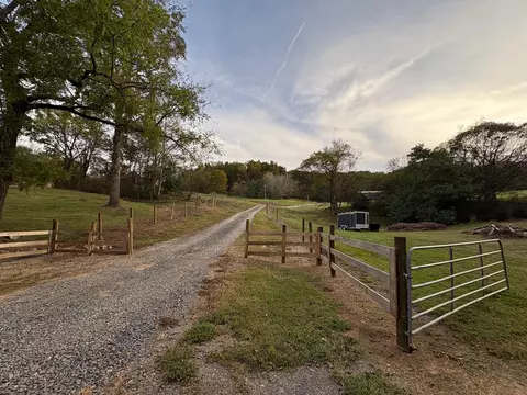 880 Gray Rd, Rutledge, TN 37861 photo 2