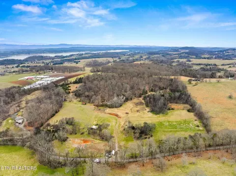 880 Gray Rd, Rutledge, TN 37861