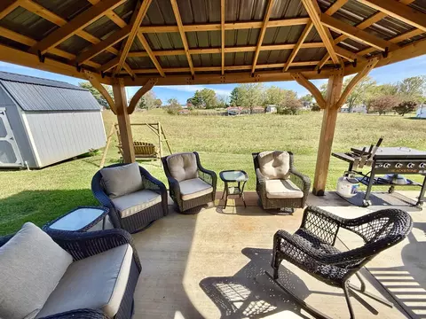 Exterior - 1071 Evan Ct, Jefferson City, TN 37760 photo 4 of 7