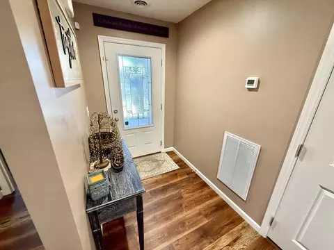Entry Way - 1071 Evan Ct, Jefferson City, TN 37760 photo 1 of 3