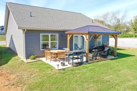 Exterior - 1071 Evan Ct, Jefferson City, TN 37760 photo 3 of 7