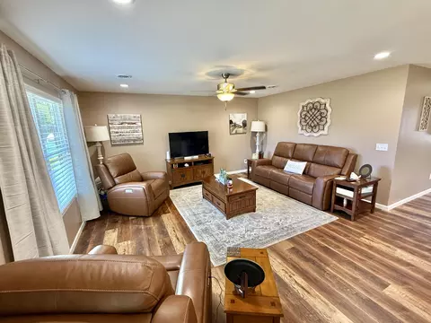 Living - 1071 Evan Ct, Jefferson City, TN 37760 photo 1 of 4