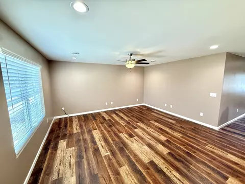 Living - 1071 Evan Ct, Jefferson City, TN 37760 photo 3 of 4