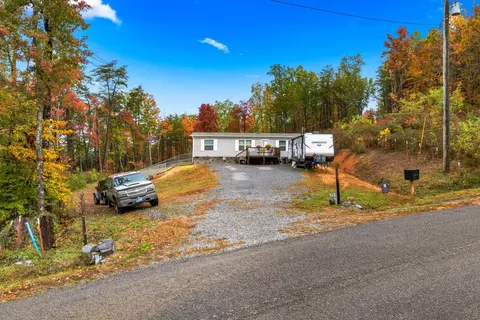1352 Splashaway Rd, Newport, TN 37821