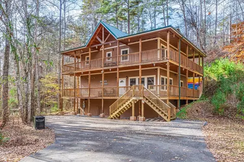 2740 Mountain View Cir, Sevierville, TN 37862